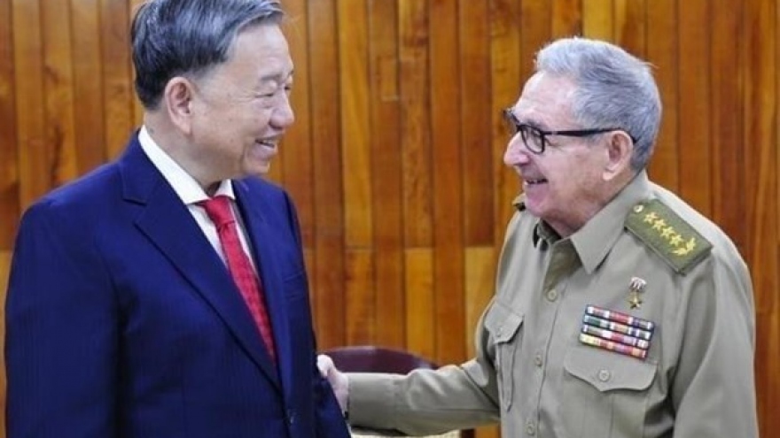 Public Security Minister visits Cuba